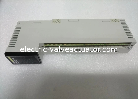 Dobra cena. Schneider 140DIO33000 discrete input module Modicon Quantum 32 I 24 V DC w sieci